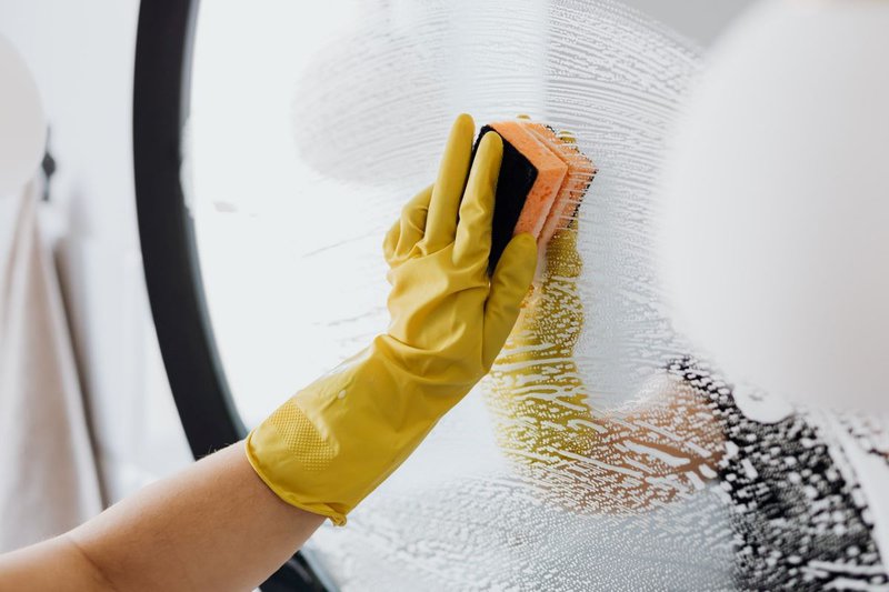 The Phone Call That Saves You From a Bad Window Cleaner